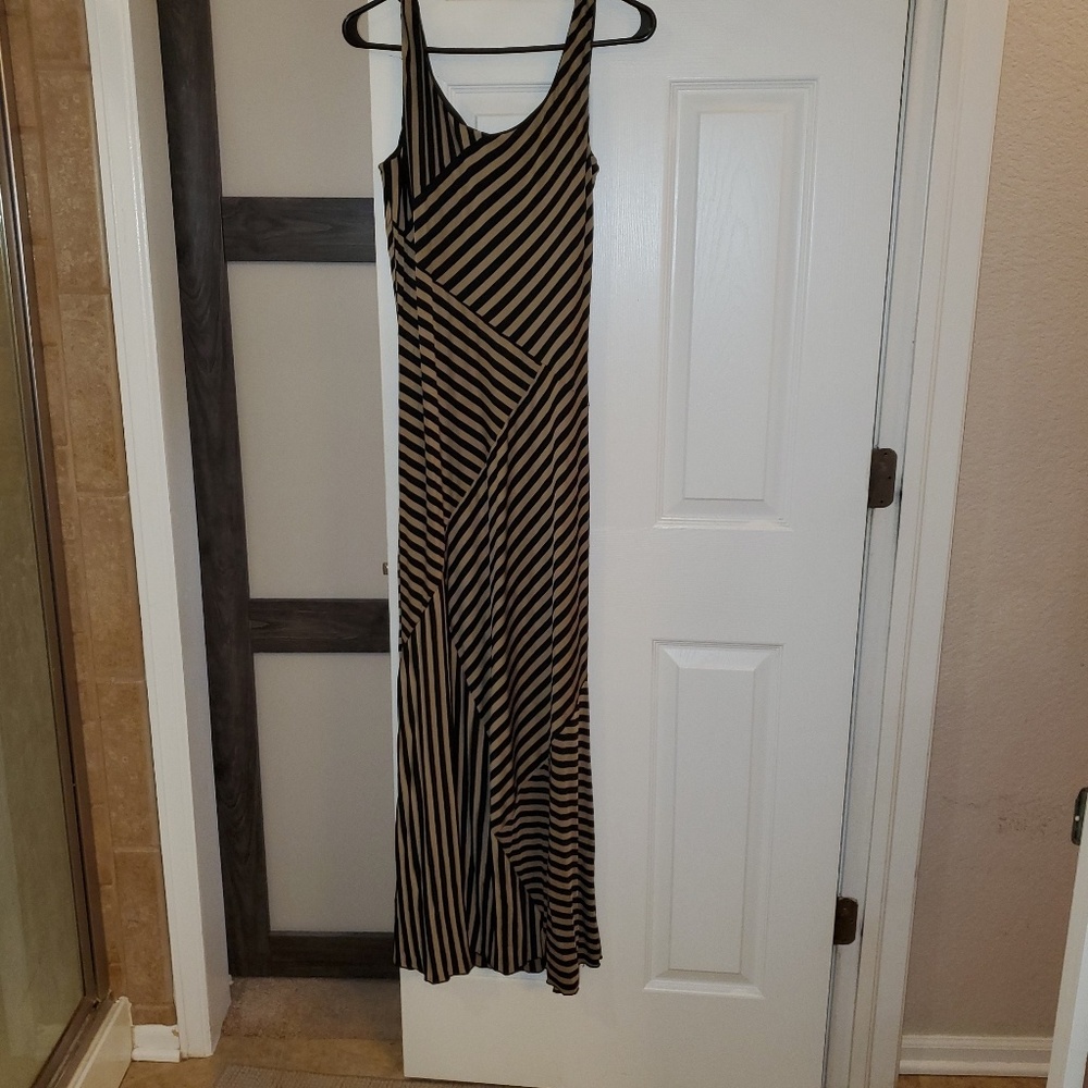 A beautiful black/gold abstract lined dress